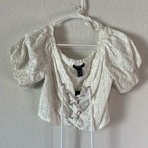 Forever 21 White Cropped Top Shirt w/ Floral Prints Size M